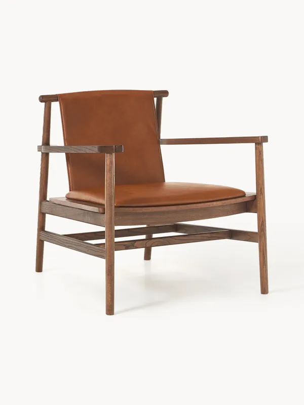 Silla con reposabrazos de madera de fresno y asiento de cuero Hayo - Westwing Collection