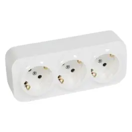 Base shuko triple superficie 16a blanco ip21 forix legrand
